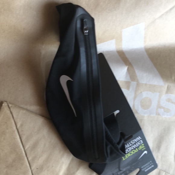 Nike expandable waist pack great for running store bag black - Picture 6 of 7
